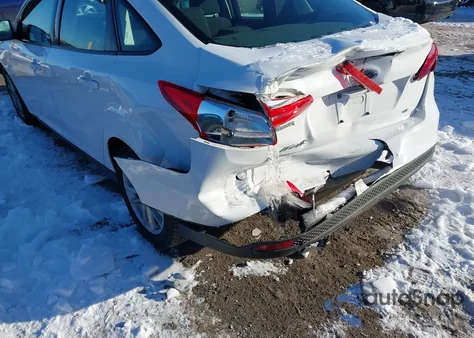 2015 Ford Focus Se z USA, uszkodzony, nr VIN 1FADP3F22FL268049